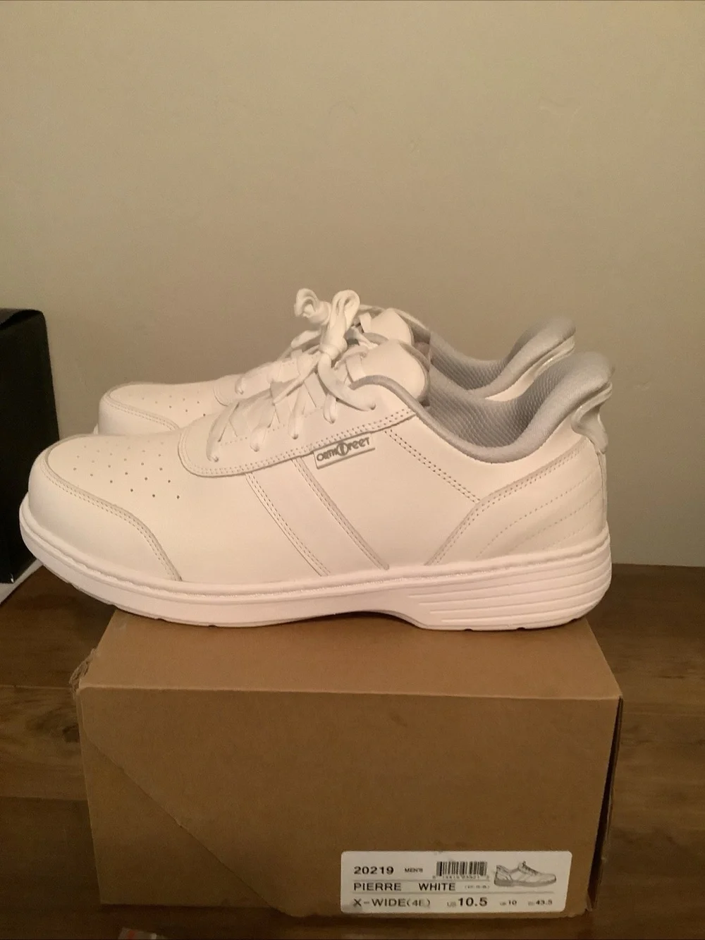 Orthofeet men’s 10.5 EEEE xtra wide White Athletic Lace-Up Shoes